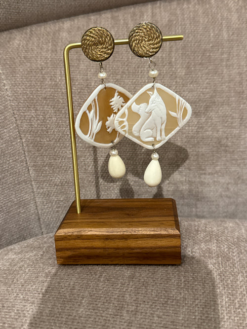 Anna e Alex - Cameo Fox motif earrings