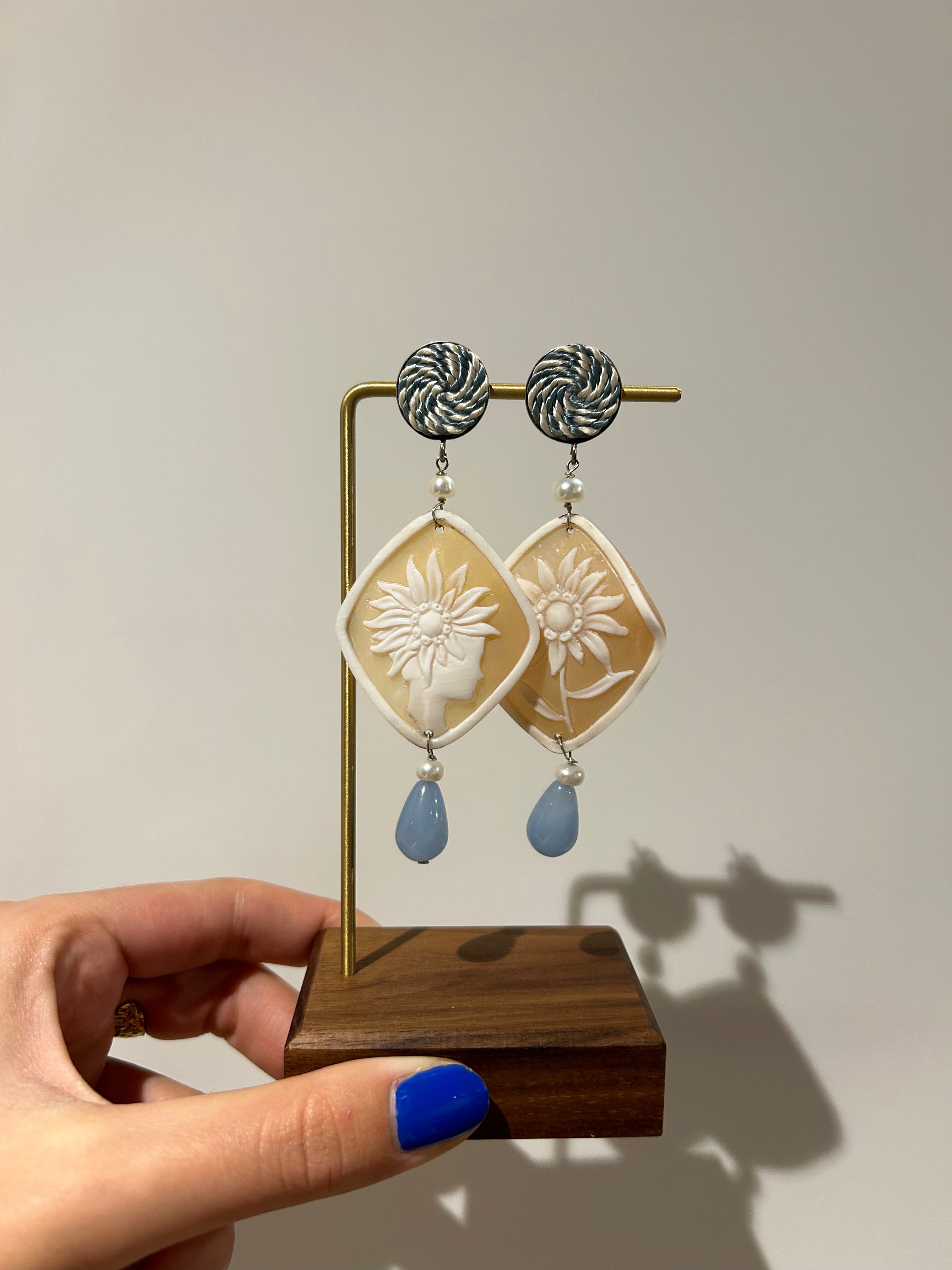 Anna e Alex Cameo Edelweiss Earrings – Artisanal Cornucopia