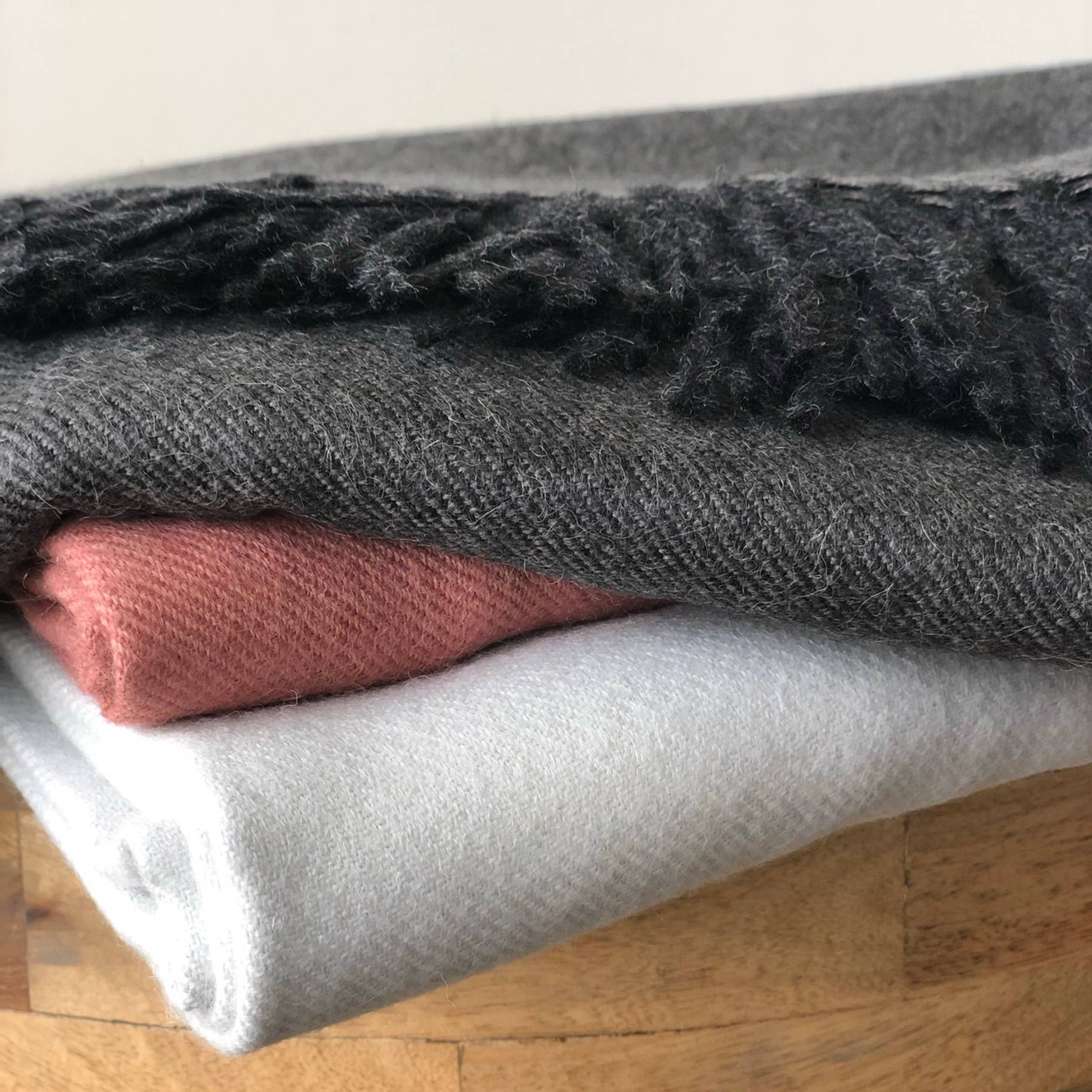 Shupaca Alpaca - 100% Baby Alpaca Throw - Carbon